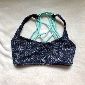 LULULEMON - yoga bra